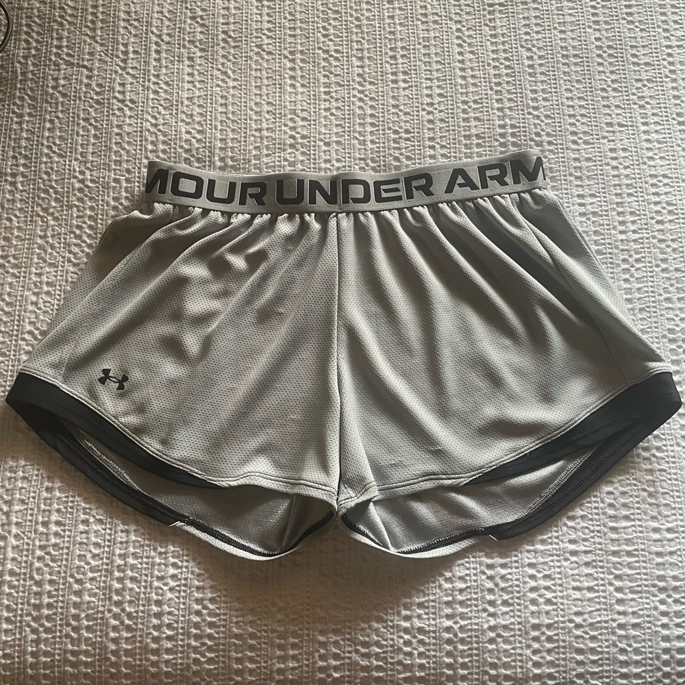 Under Armour Women’s Grey Black Coupe Loose Shorts Medium